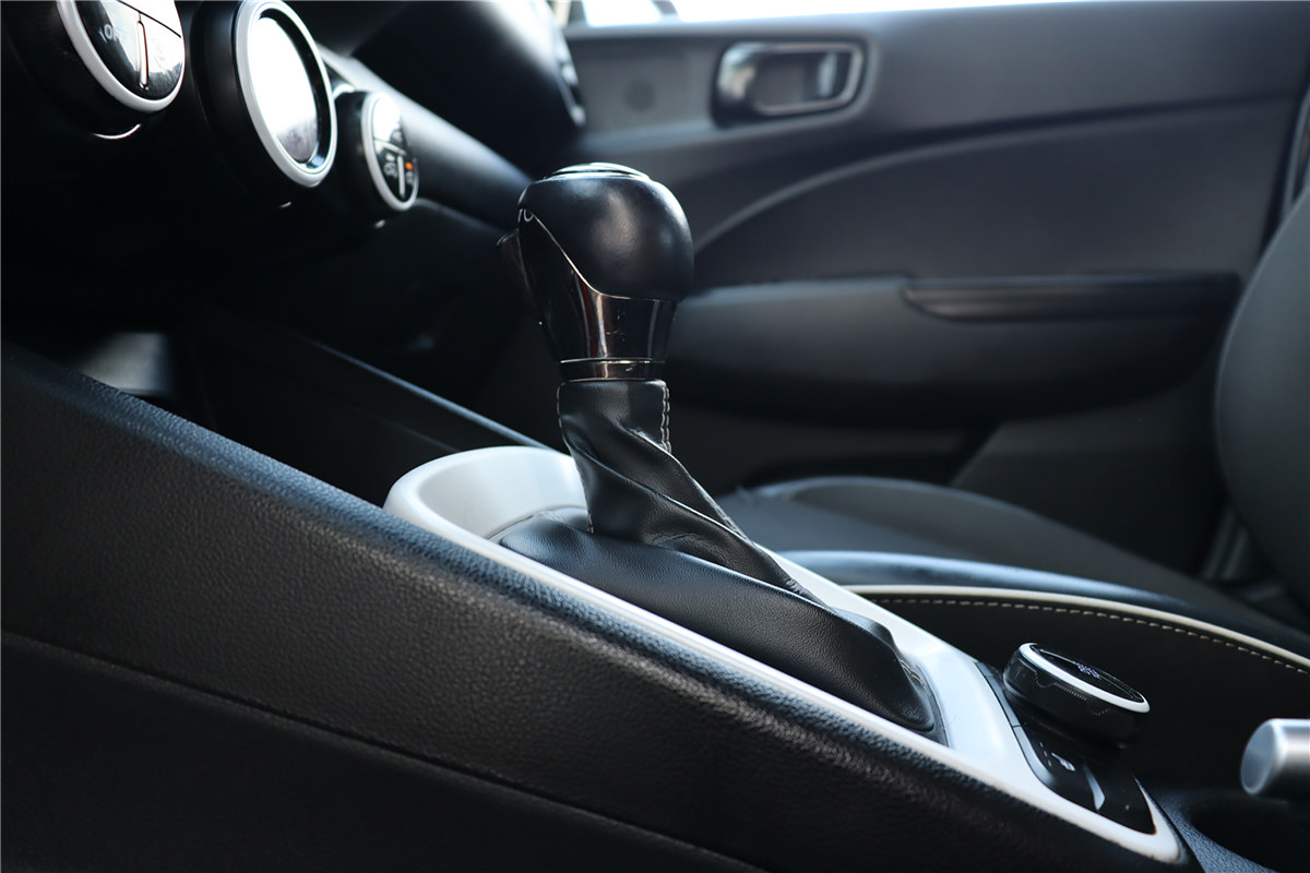 Used 2022 Hyundai Venue Limited FWD image 37