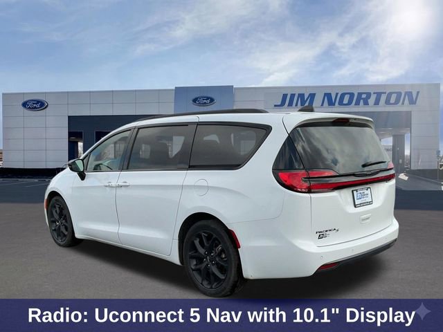 Used 2025 Chrysler Pacifica Limited image 7