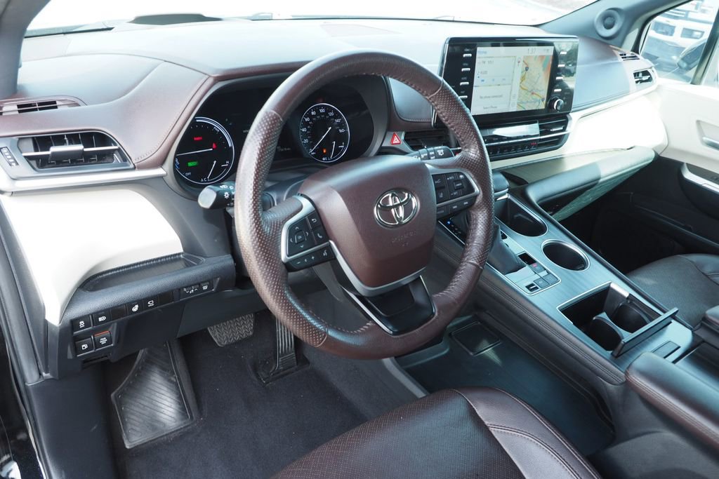 Used 2023 Toyota Sienna Platinum image 13