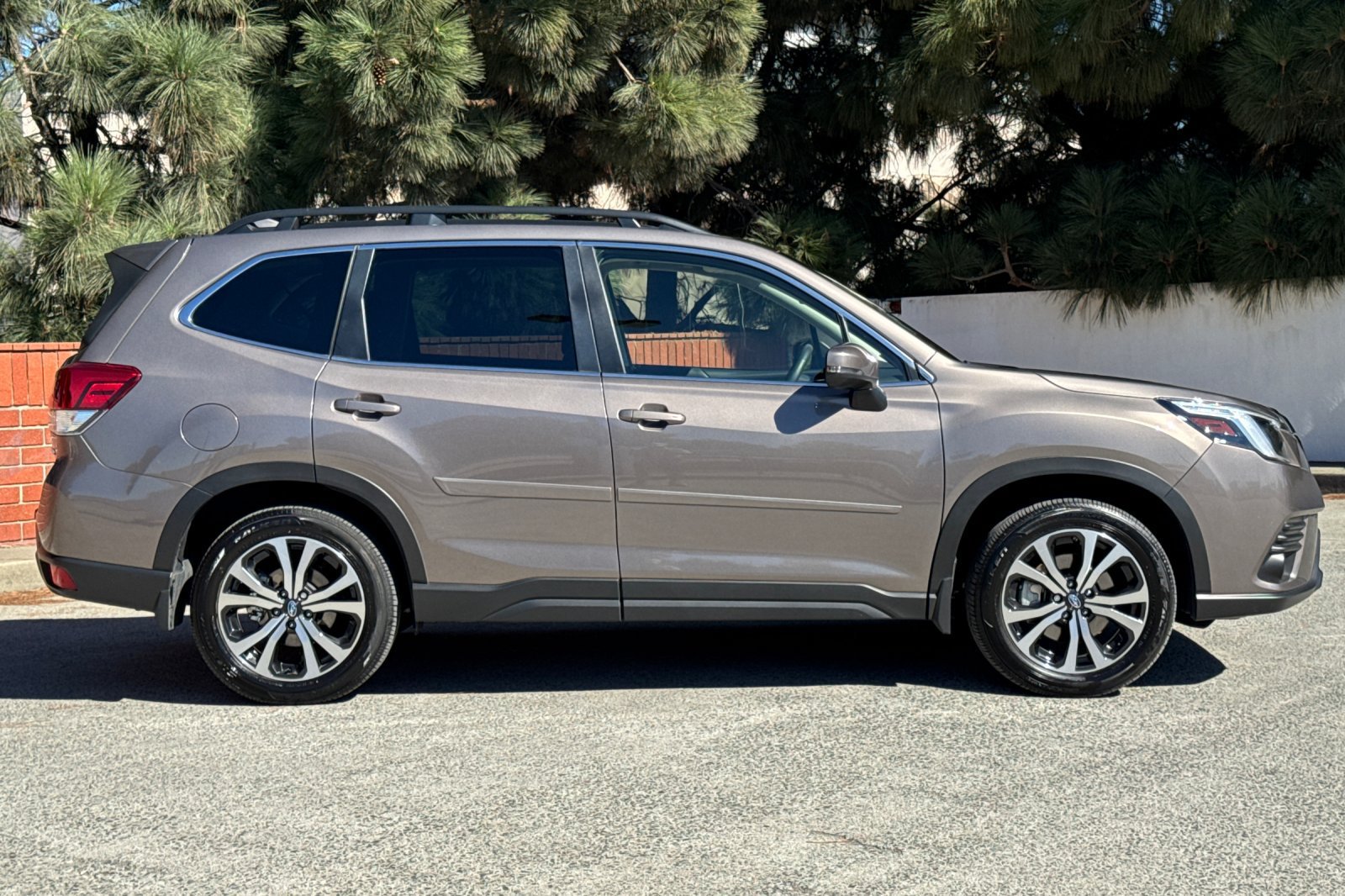 Used 2023 Subaru Forester Limited w/ Popular Package #2 AWD/4WD image 3