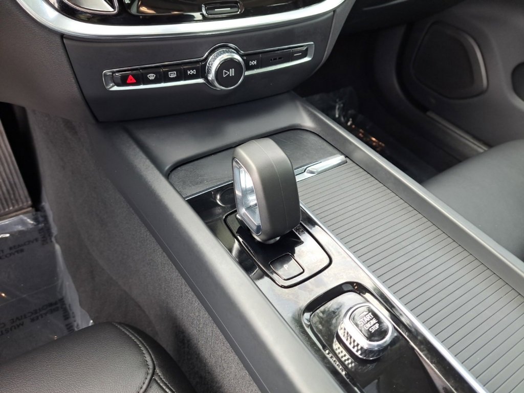 Used 2025 Volvo S60 B5 Core image 21