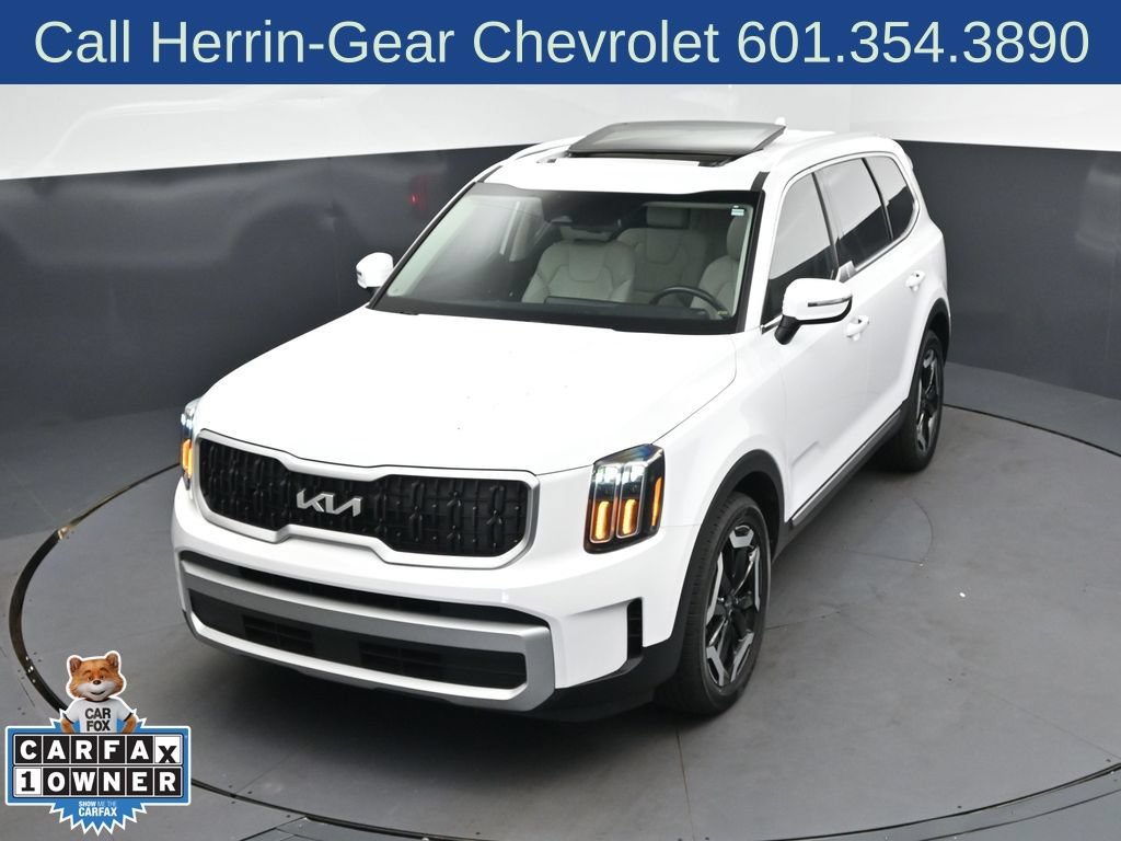 Used 2024 Kia Telluride EX w/ EX Captain's Chair Package FWD image 30