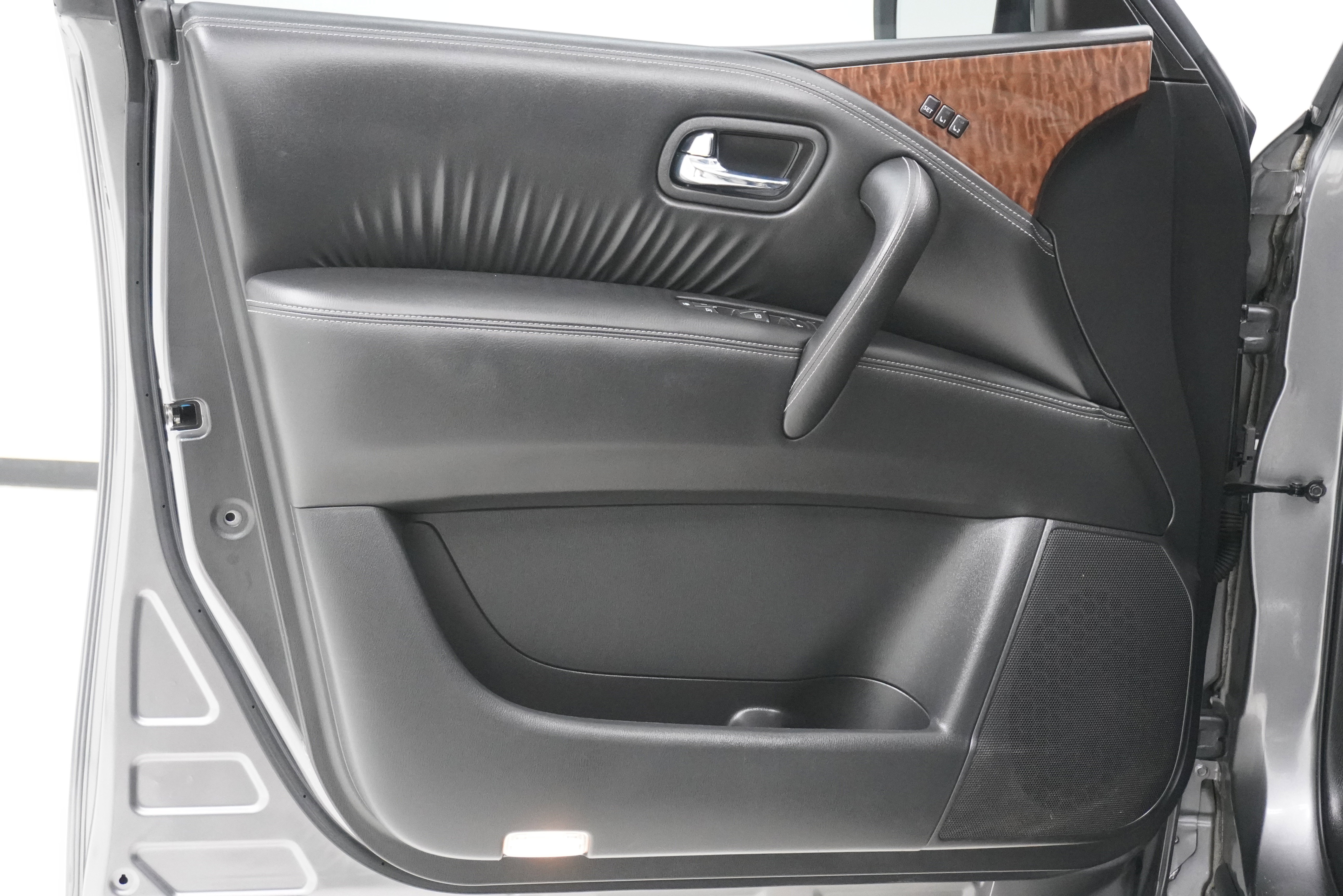 Used 2020 Nissan Armada SL w/ Premium Package RWD image 14