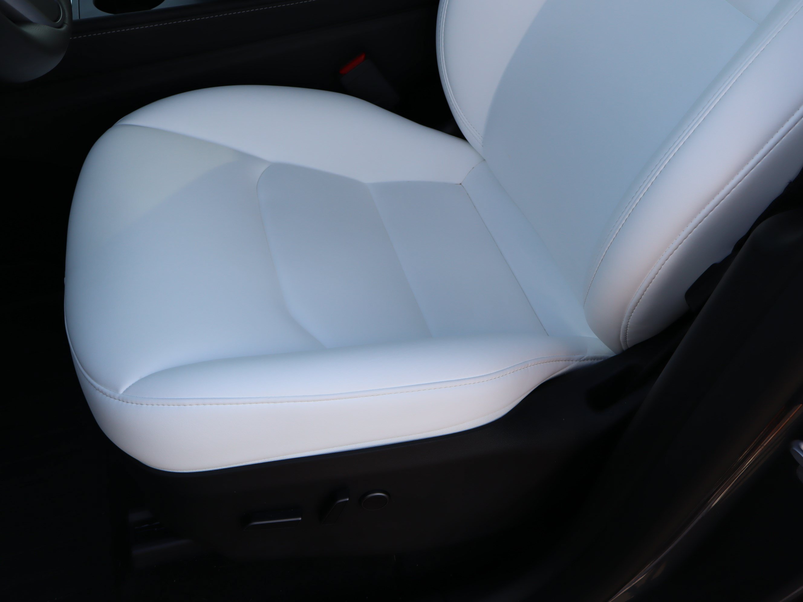 Used 2023 Tesla Model Y AWD image 17