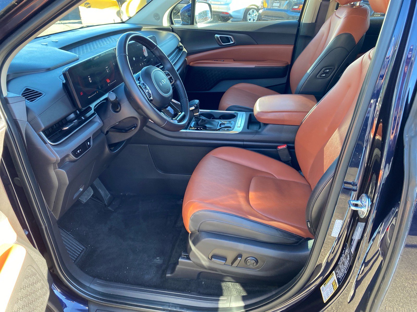 Certified 2025 Kia Carnival EX image 10