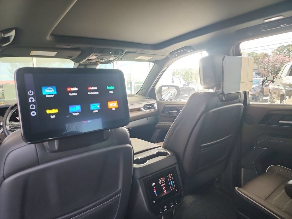Certified 2025 GMC Yukon Denali Ultimate AWD/4WD image 36
