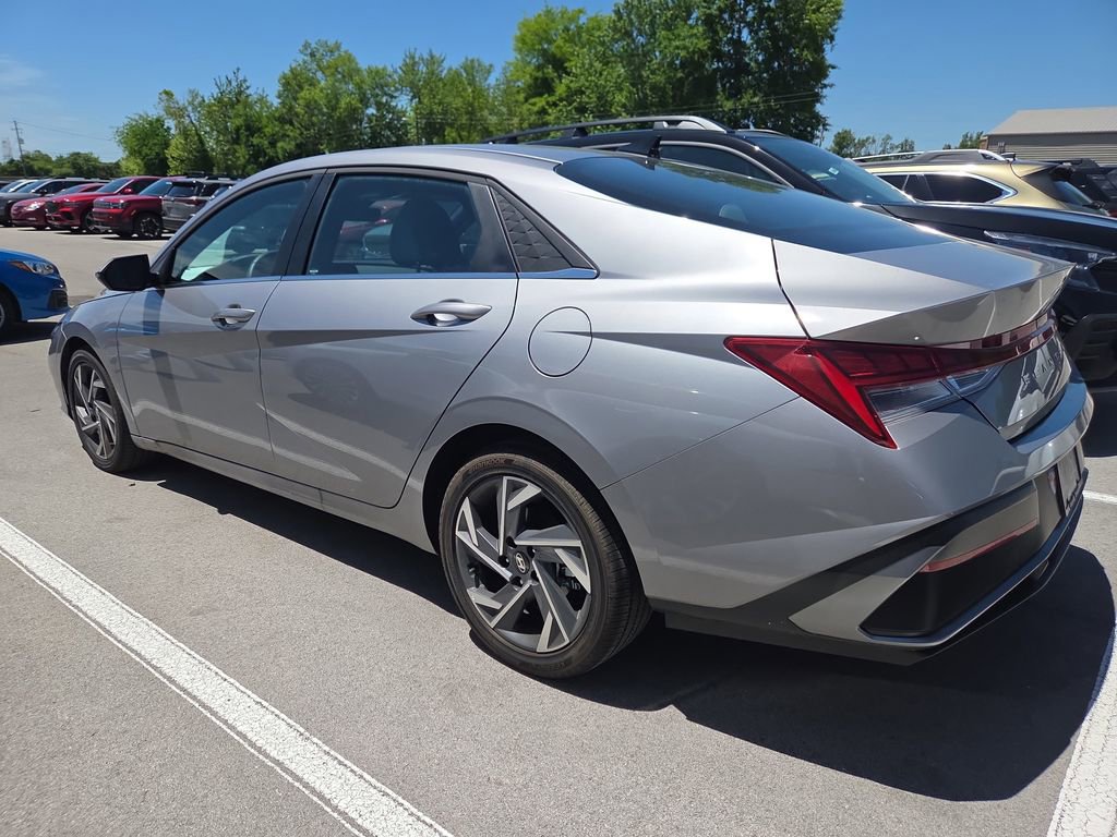 Used 2025 Hyundai Elantra Limited FWD image 6