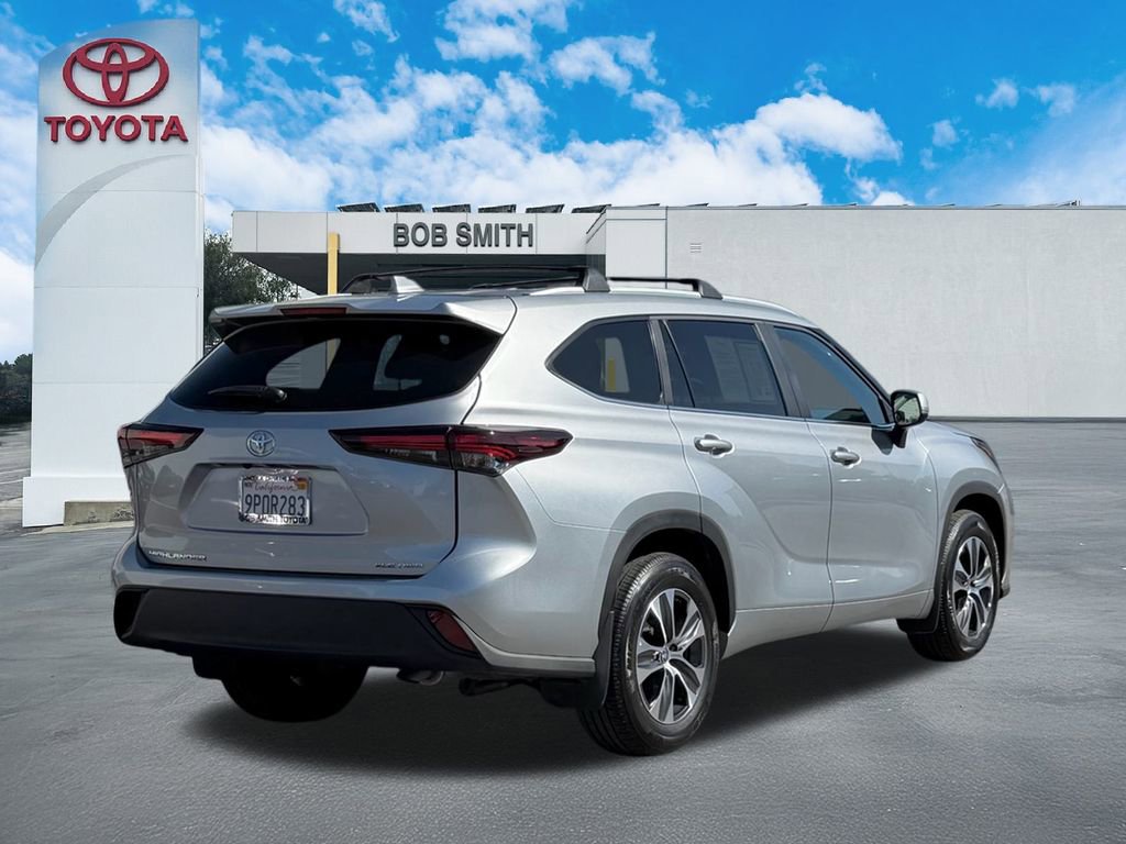 Certified 2024 Toyota Highlander XLE image 5