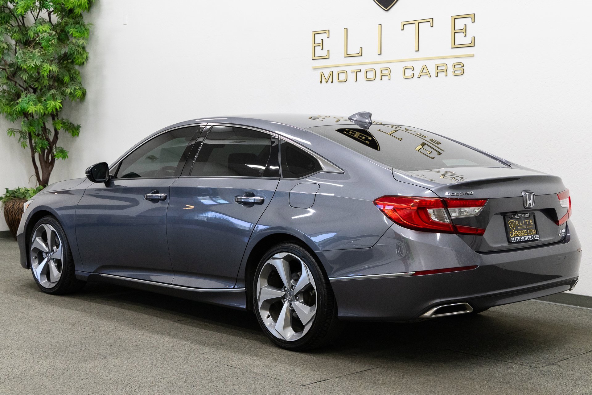 Used 2020 Honda Accord Touring image 3