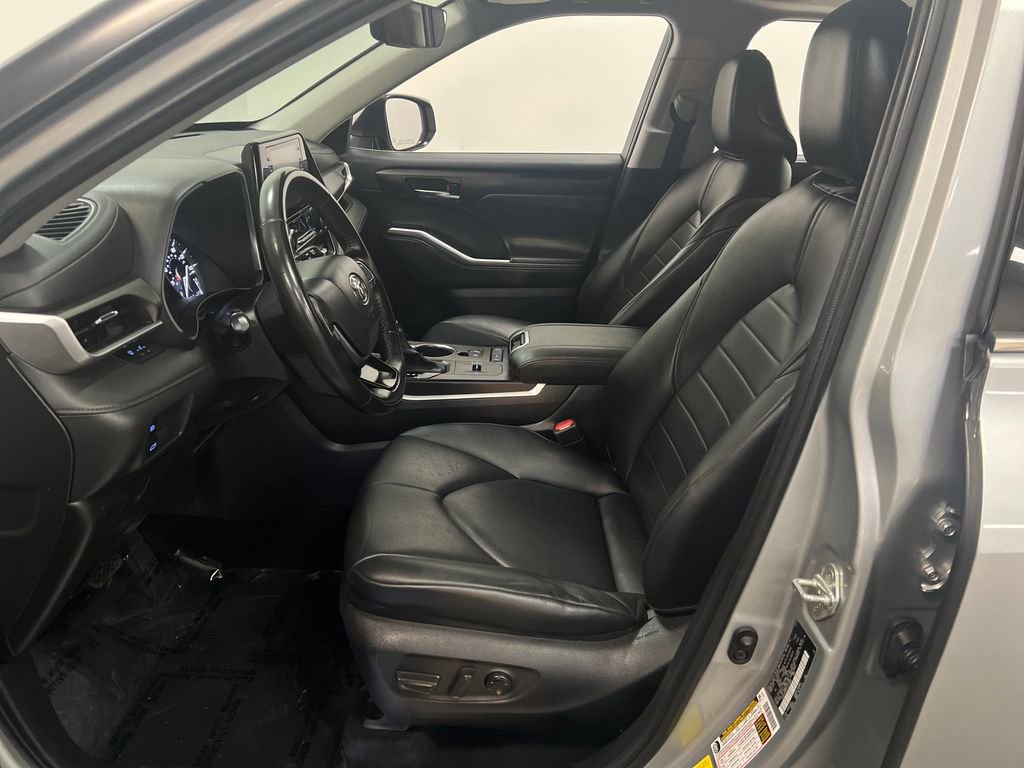 Used 2020 Toyota Highlander XLE image 10