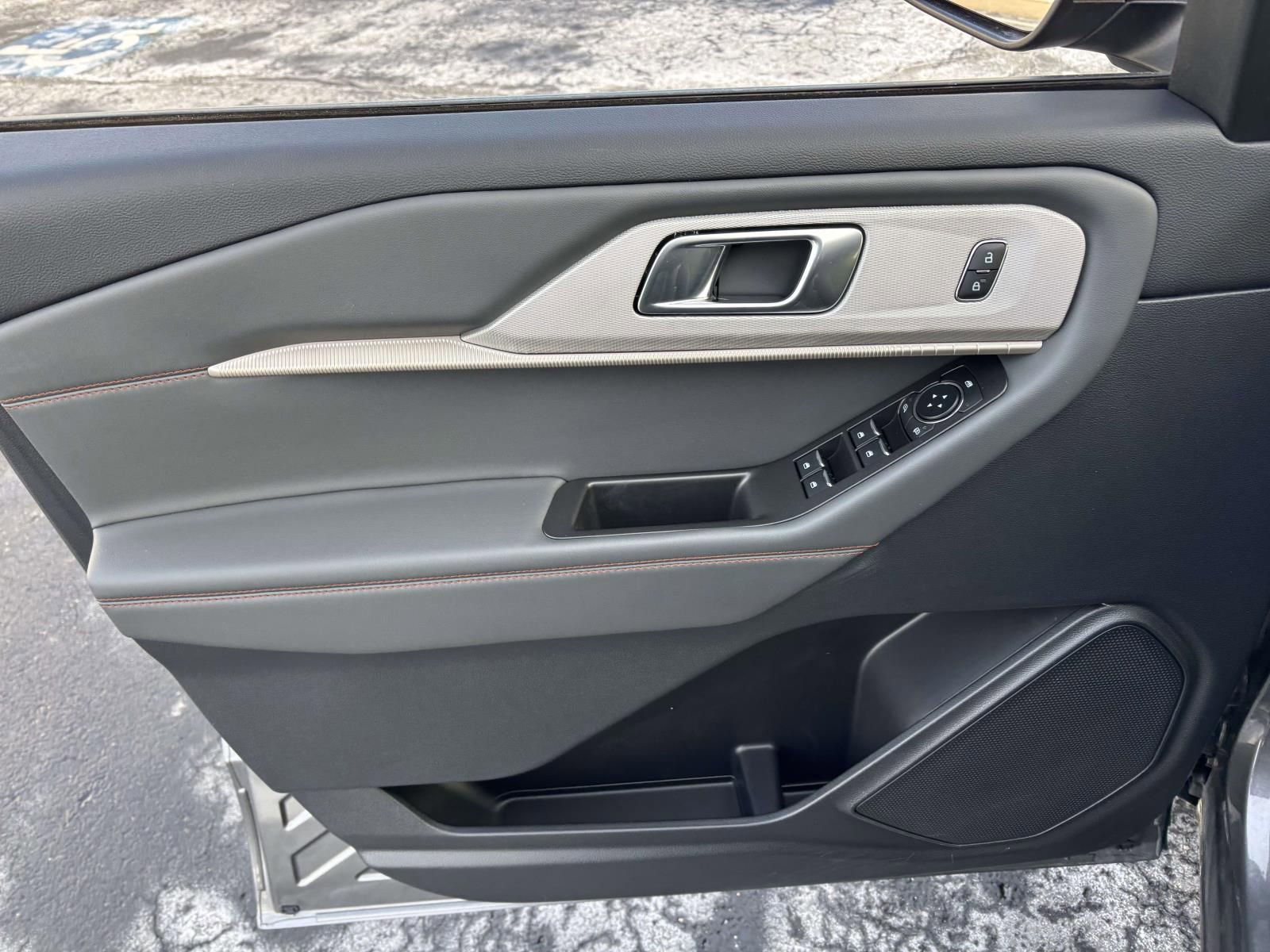 Used 2025 Ford Explorer Active image 13