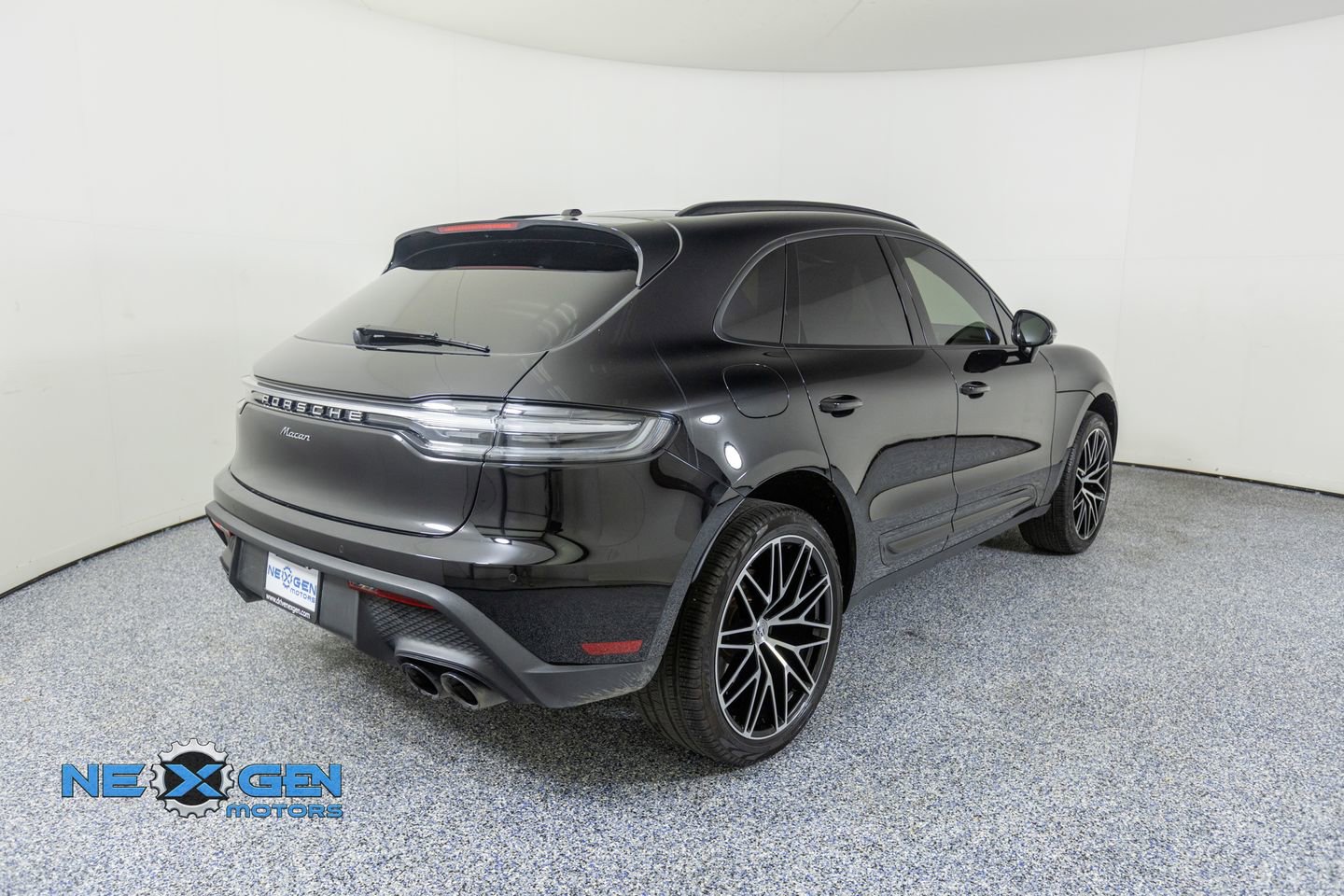Used 2024 Porsche Macan AWD/4WD image 7