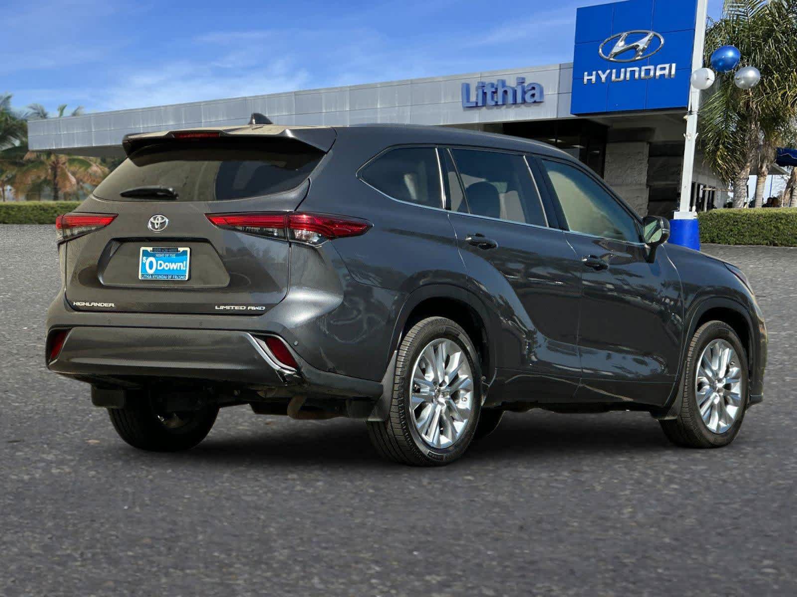 Used 2020 Toyota Highlander Limited AWD/4WD image 3