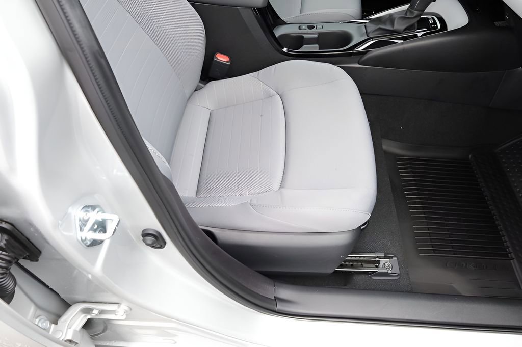 Certified 2025 Toyota Corolla SE w/ SE Premium Package FWD image 24