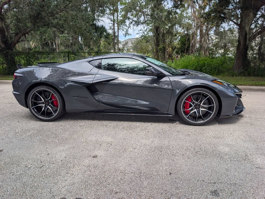 New 2027 Chevrolet Corvette Grand Sport w/ Z52 Sport Performance Package RWD image 8
