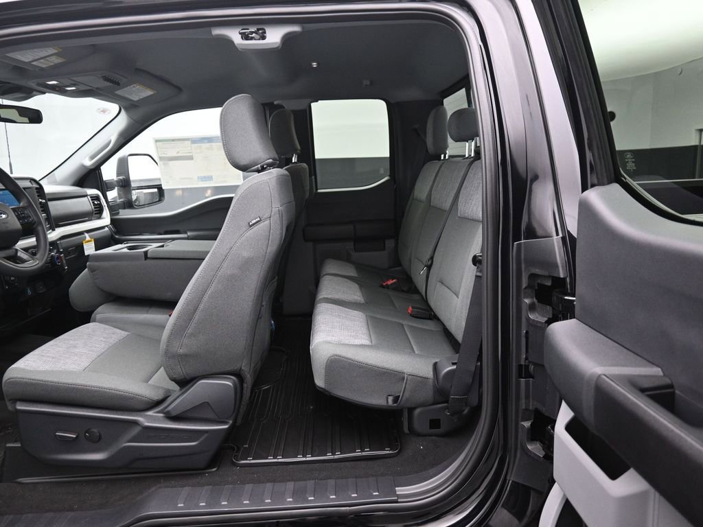 New 2026 Ford F350 XLT w/ FX4 Off-Road Package image 17