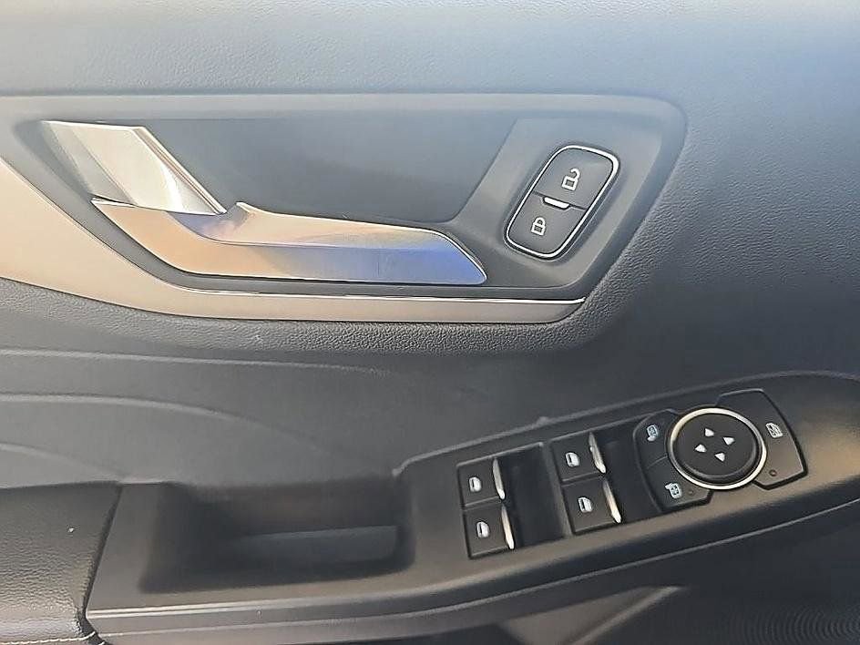 Used 2022 Ford Escape SEL image 13