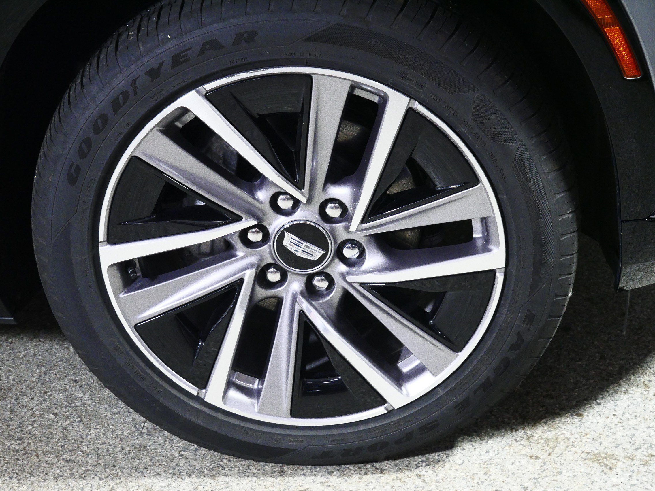Used 2026 Cadillac Vistiq Sport w/ LPO, Floor Liner Package AWD/4WD image 15