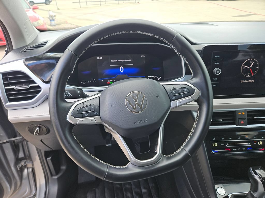 Used 2025 Volkswagen Taos SE FWD image 18