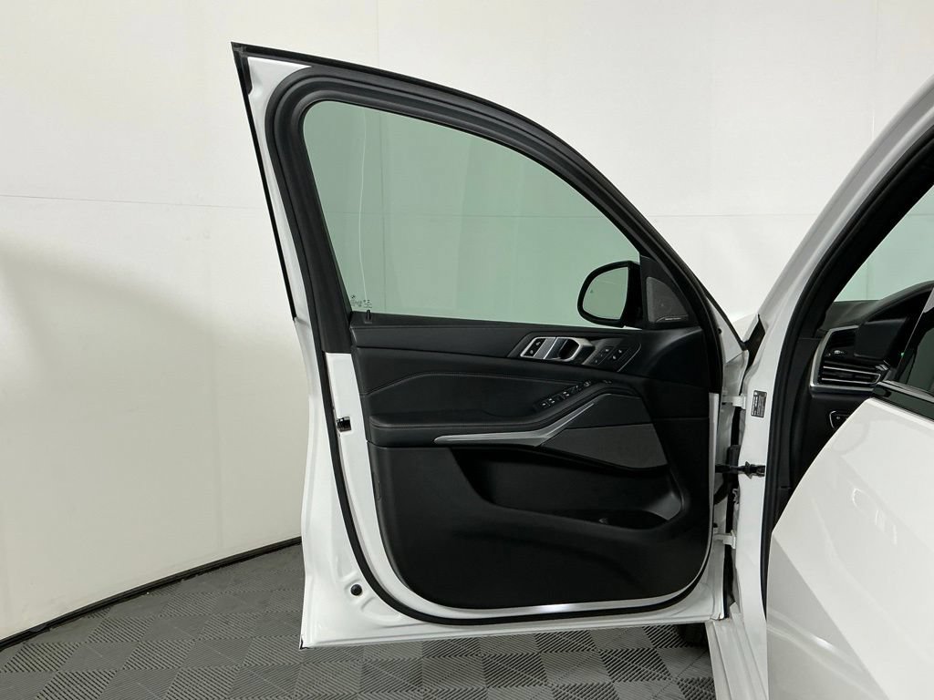 Used 2019 BMW X5 xDrive40i w/ M Sport Package AWD/4WD image 19