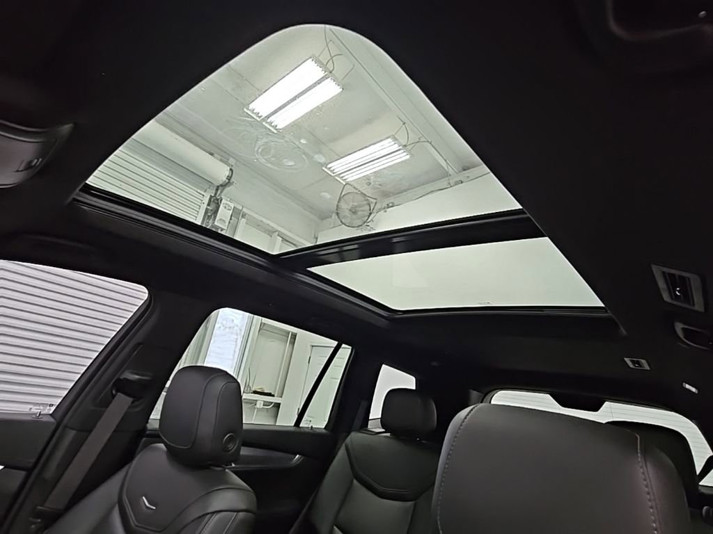 Used 2023 Cadillac XT6 Luxury image 28