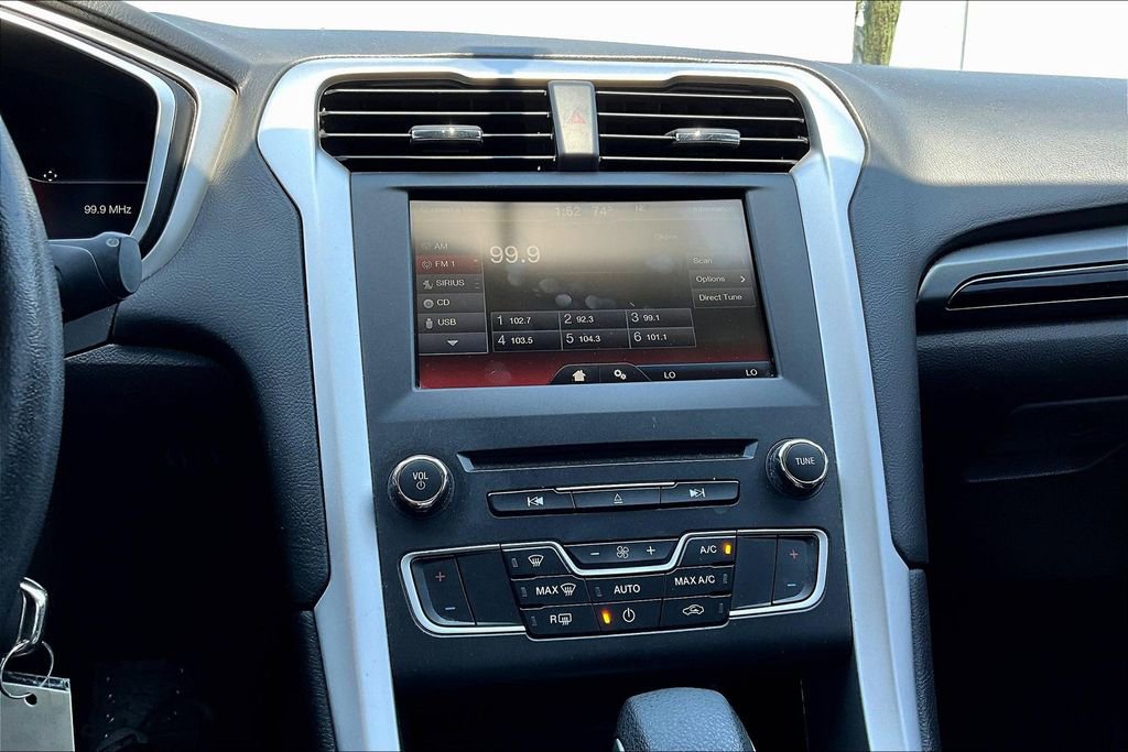 Used 2016 Ford Fusion SE image 35