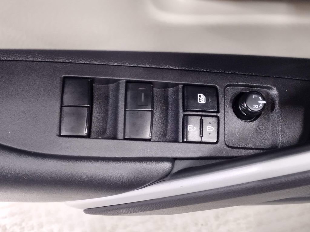 Used 2024 Toyota Corolla Cross L image 18