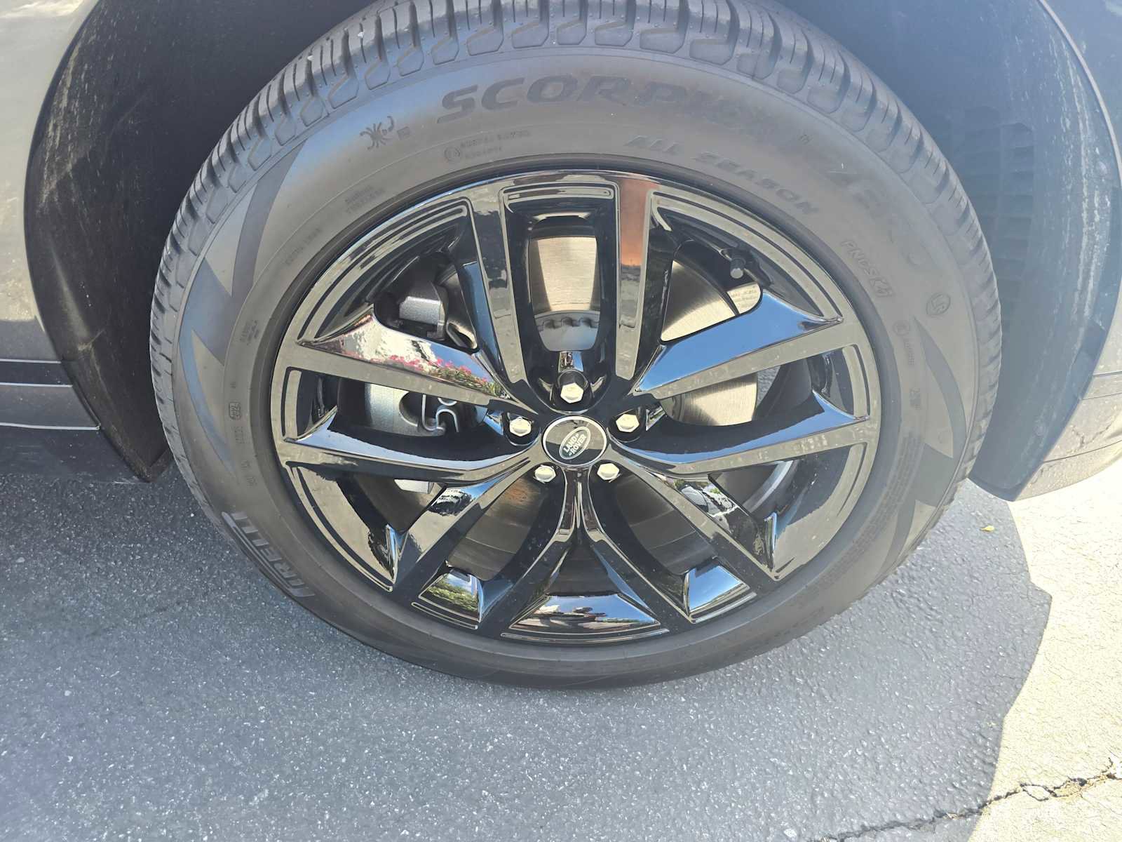 Certified 2025 Land Rover Range Rover Velar Dynamic SE image 9