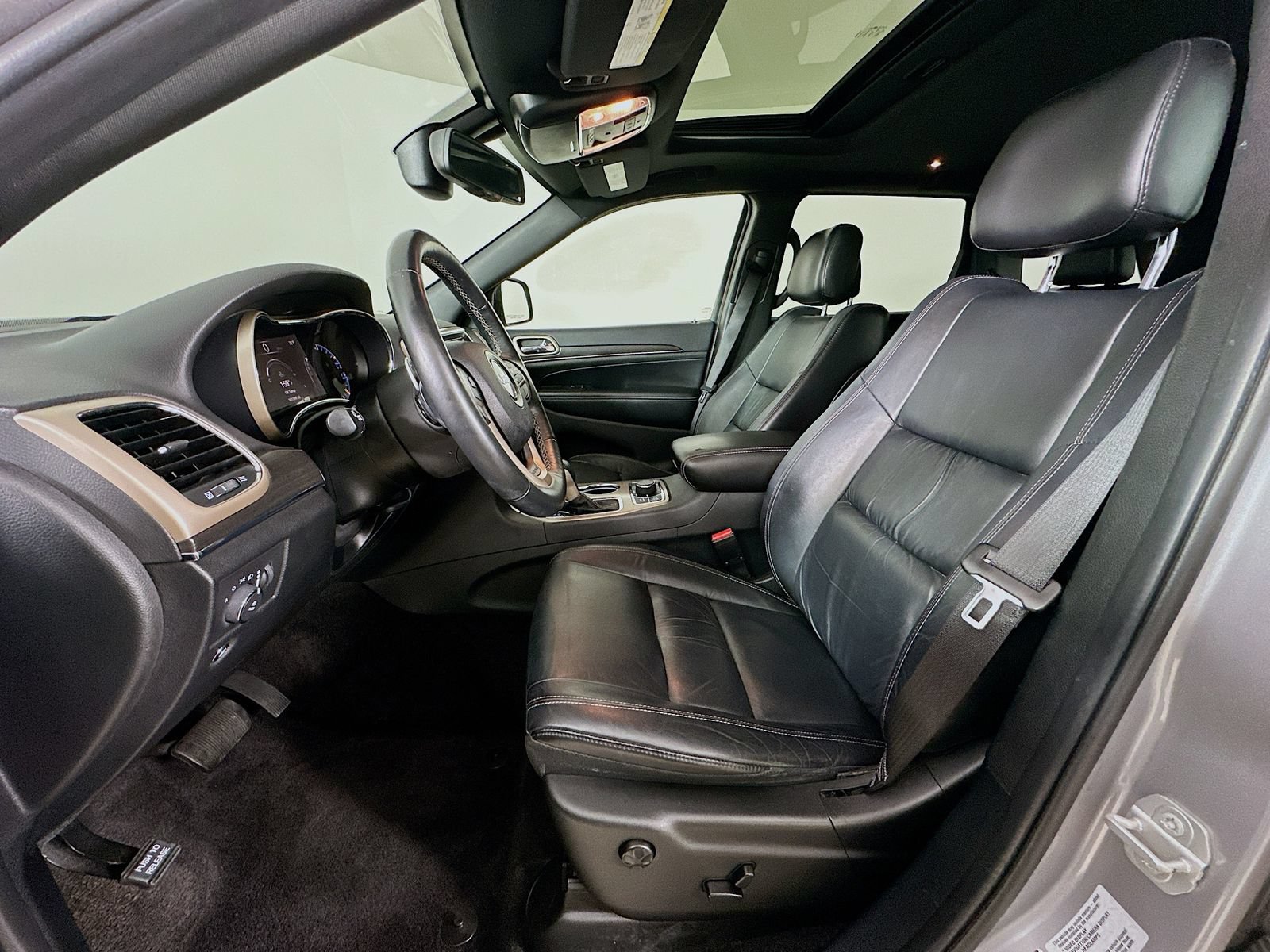 Used 2016 Jeep Grand Cherokee Limited AWD/4WD image 31