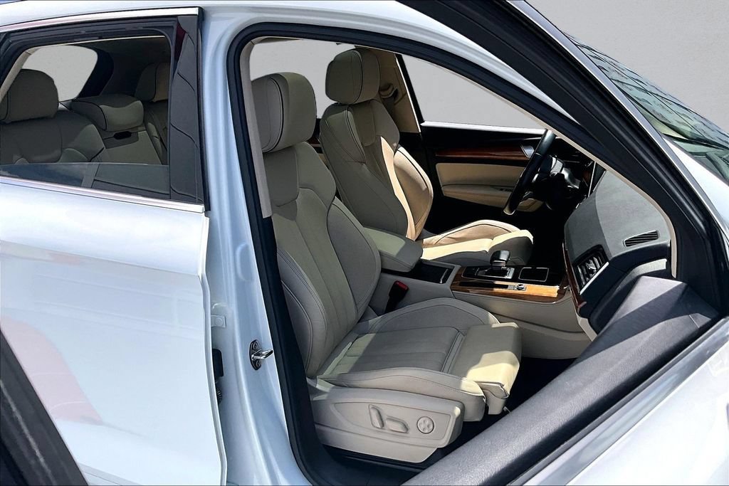 Used 2021 Audi Q5 e Prestige w/ Prestige Package AWD/4WD image 30