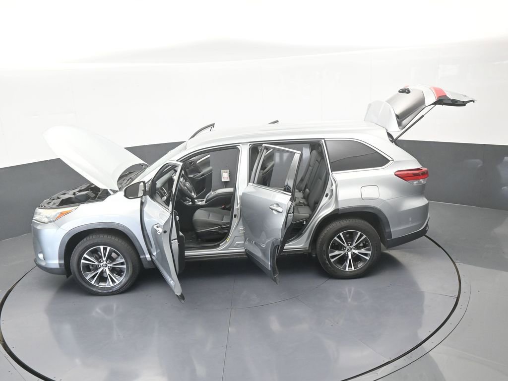Used 2019 Toyota Highlander LE FWD image 63