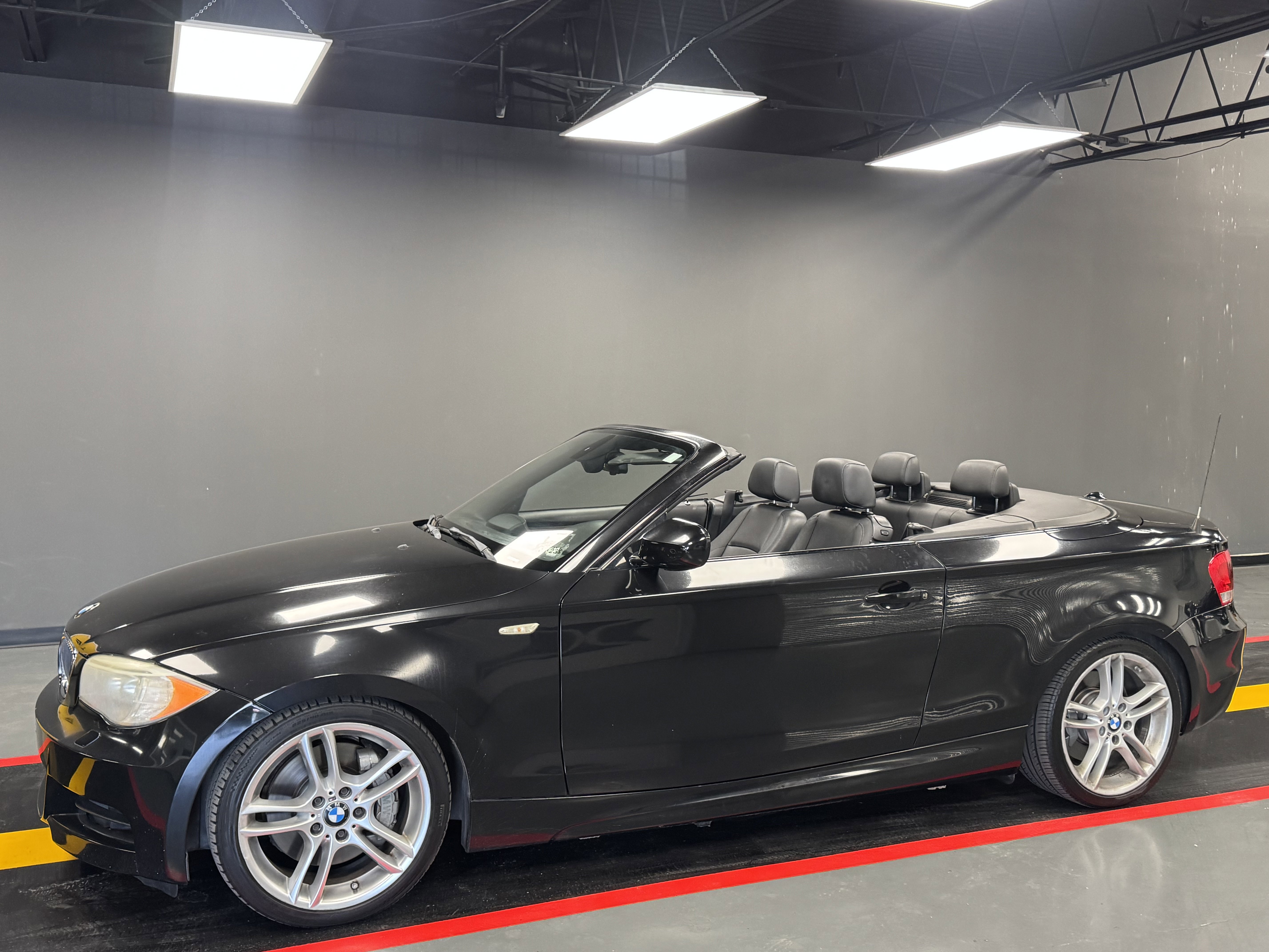 Used 2012 BMW 135i Convertible image 2