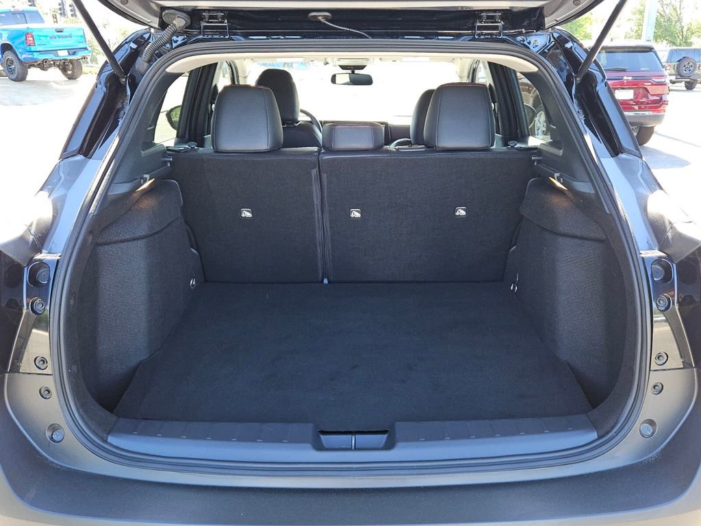 Used 2025 Nissan Kicks SR AWD/4WD image 13