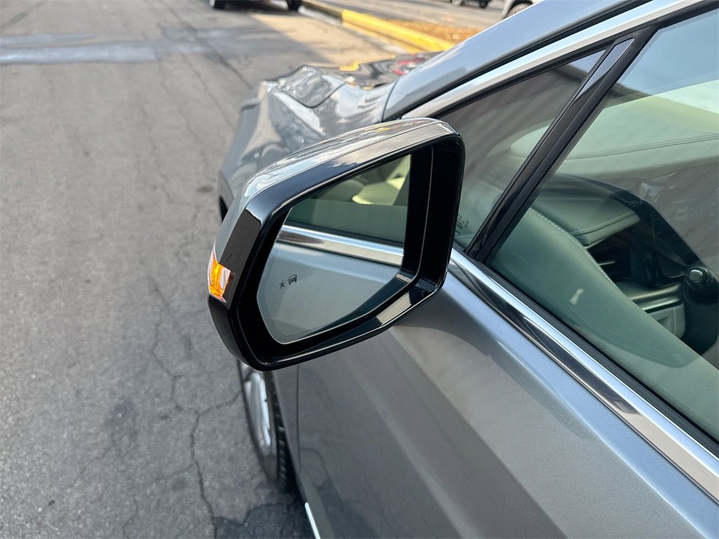 Used 2024 Cadillac XT5 Premium Luxury image 11