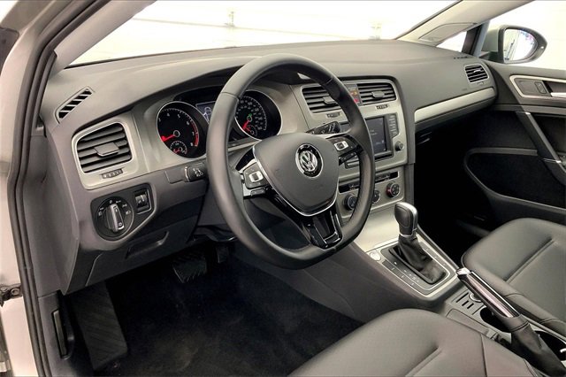 Used 2017 Volkswagen Golf 4-Door image 14
