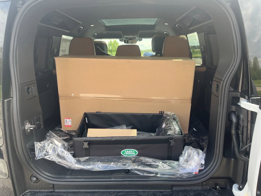 New 2026 Land Rover Defender 110 X-Dynamic SE AWD/4WD image 18