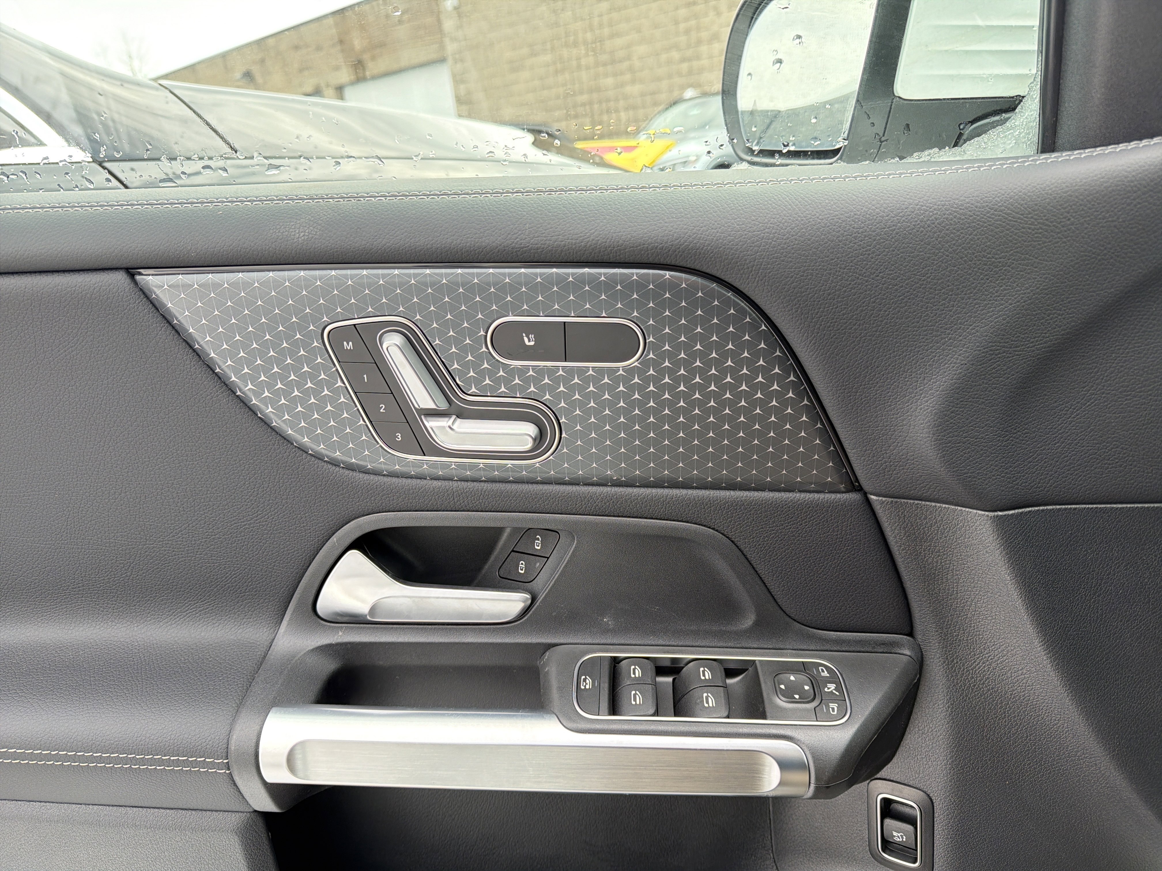 New 2026 Mercedes-Benz GLB 250 4MATIC image 14