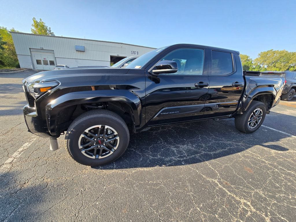 Used 2025 Toyota Tacoma TRD Sport AWD/4WD image 5