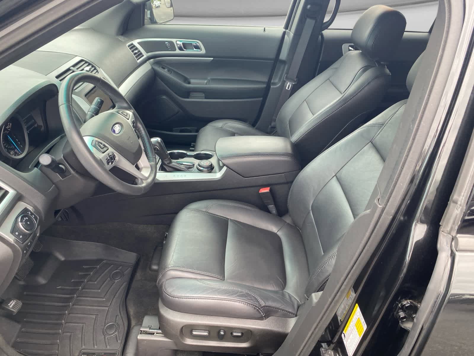 Used 2015 Ford Explorer XLT w/ Equipment Group 202B AWD/4WD image 10