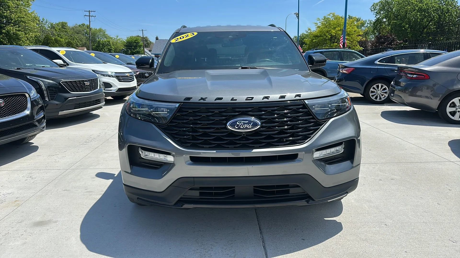 Used 2023 Ford Explorer ST-Line AWD/4WD image 2