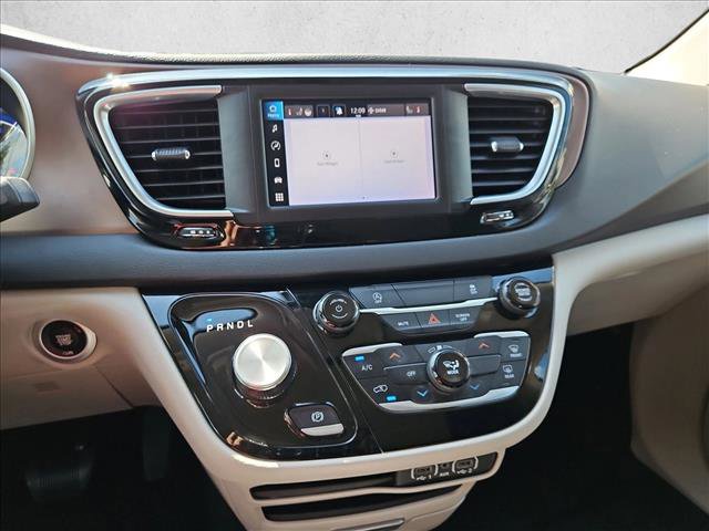 Used 2024 Chrysler Voyager LX FWD image 14