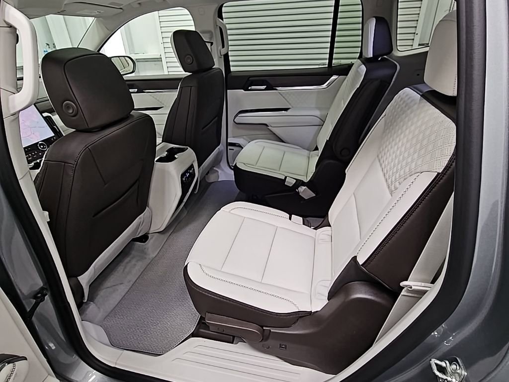 New 2026 GMC Acadia Denali w/ Super Cruise Package FWD image 32