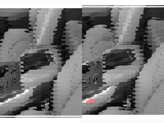 Used 2025 Toyota Highlander LE image 10