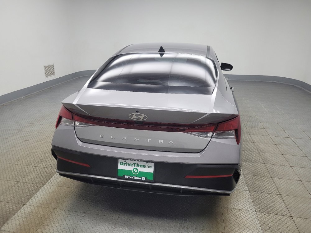 Used 2025 Hyundai Elantra SE image 7