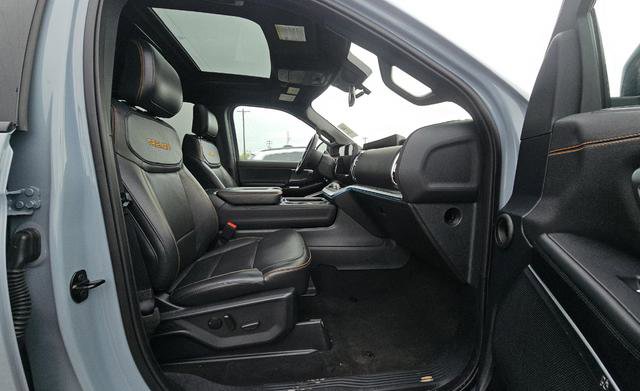 Used 2025 Ford Expedition Tremor AWD/4WD image 12