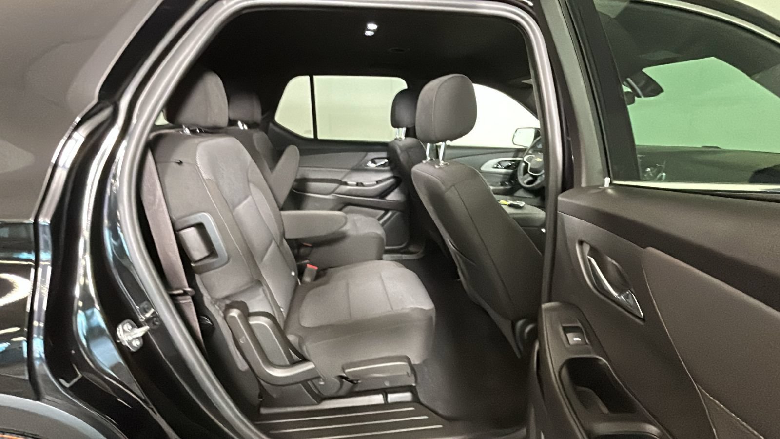 Used 2023 Chevrolet Traverse LT FWD image 33