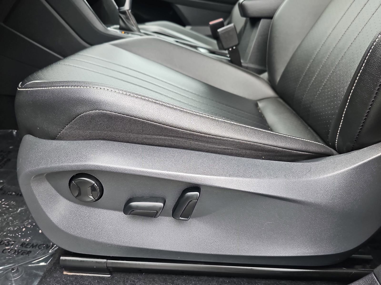 Used 2022 Volkswagen Tiguan SE R-Line image 32