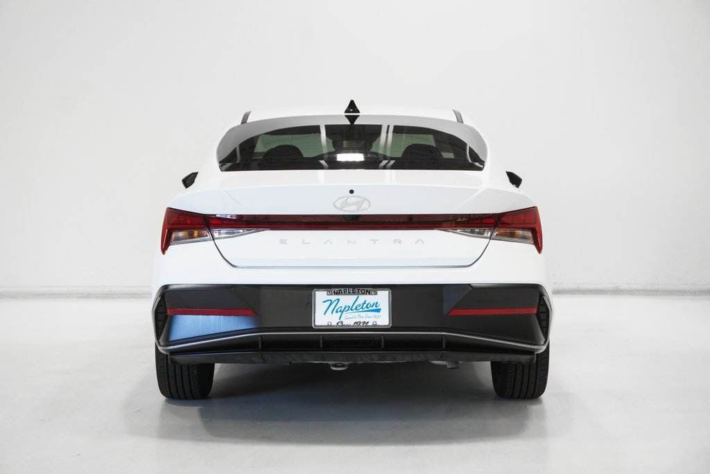 Used 2025 Hyundai Elantra SEL w/ Cargo Package image 6