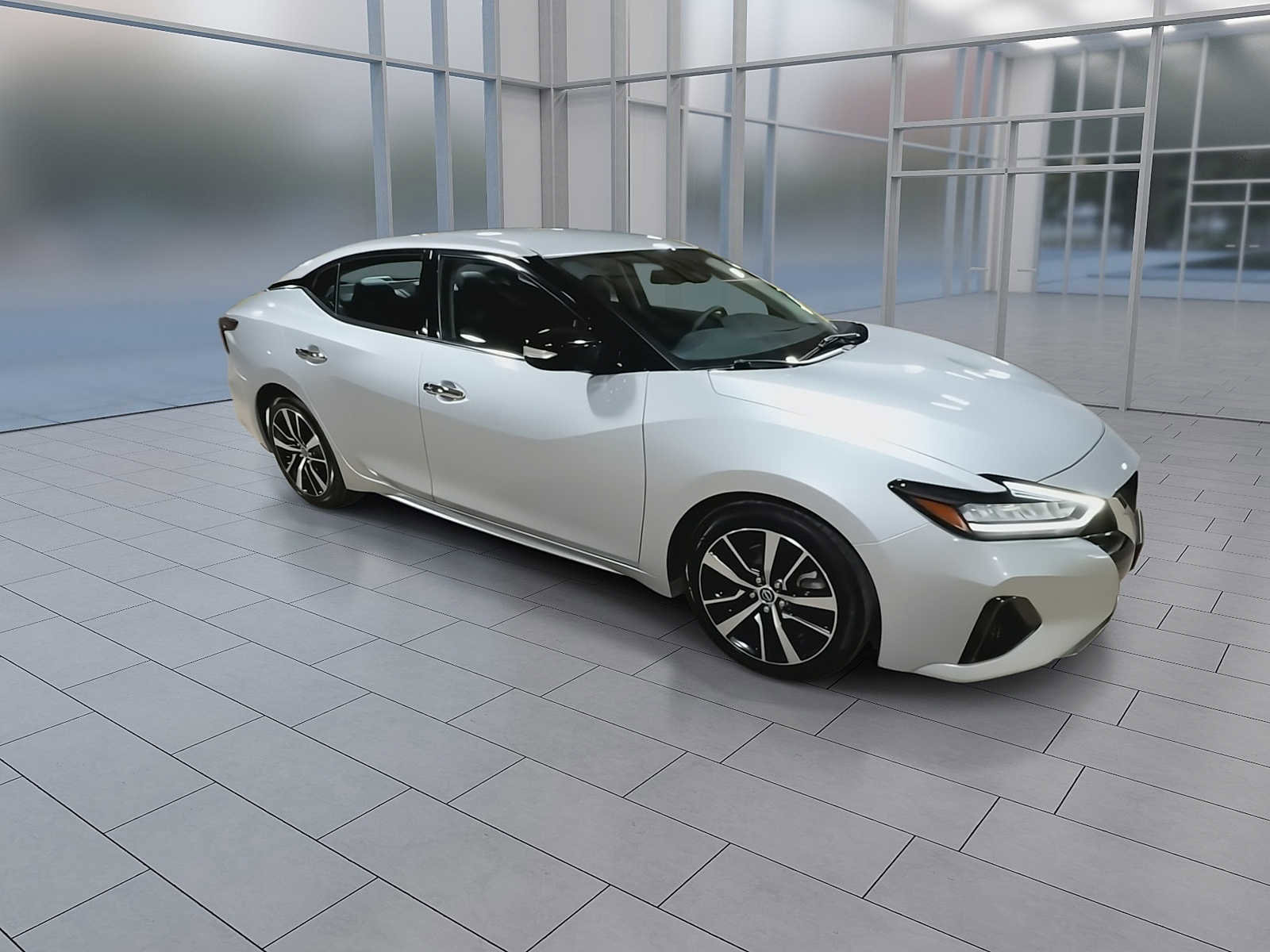 Used 2023 Nissan Maxima SV FWD image 2
