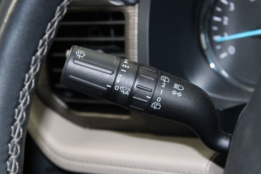 Used 2023 Ford Expedition Limited image 32